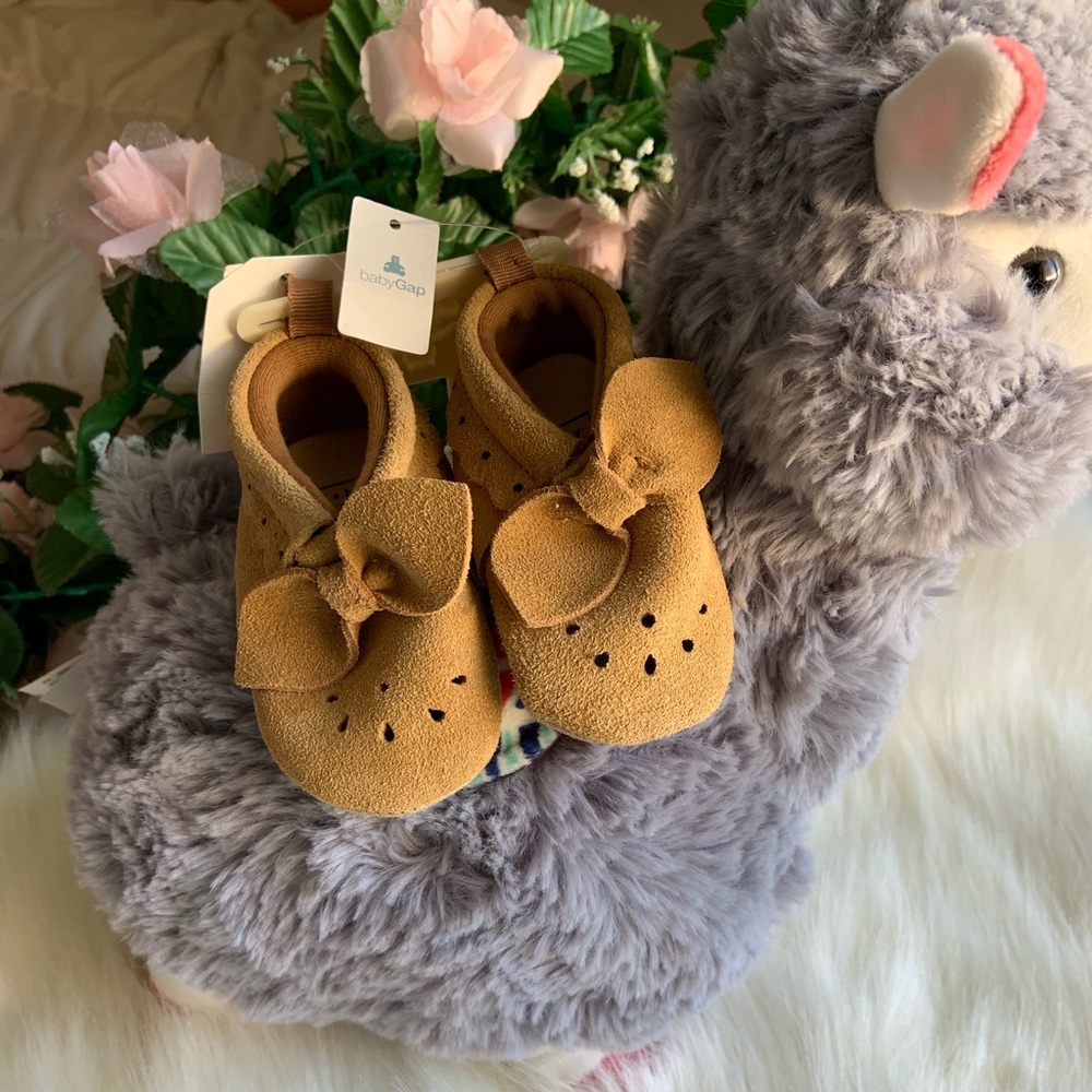 Moccasins: Suede infant GAP booties